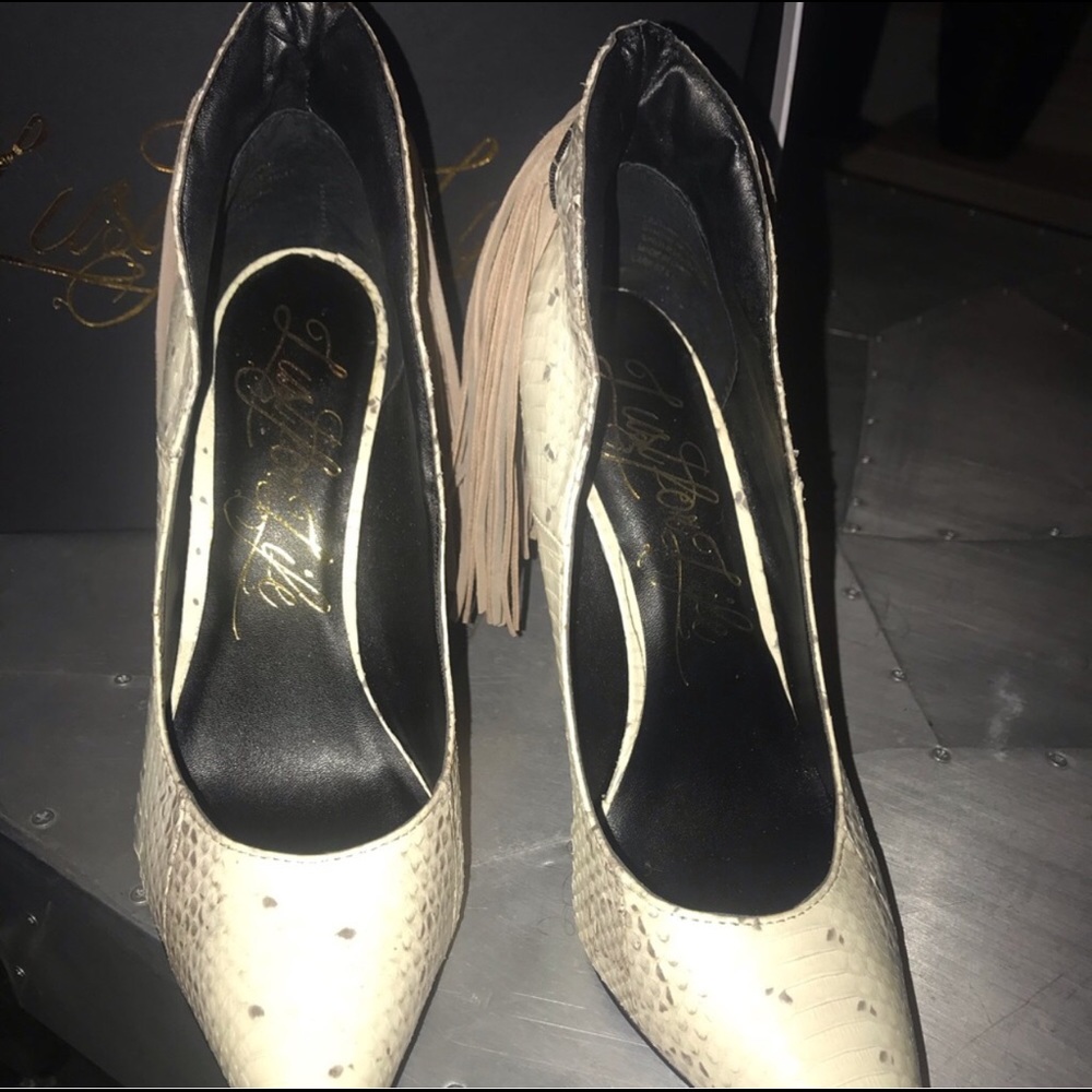 NWOT Lust for life python embossed pumps SZ 6